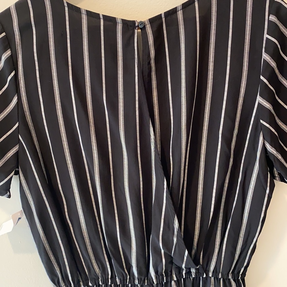 NWT Old Navy Vertical Stipe Romper V Neck Keyhole Back - Picture 5 of 10